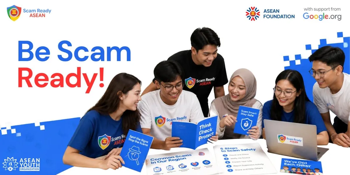 Các bạn trẻ cùng chơi trò chơi Be Scam Ready của chương trình Scam Ready ASEAN